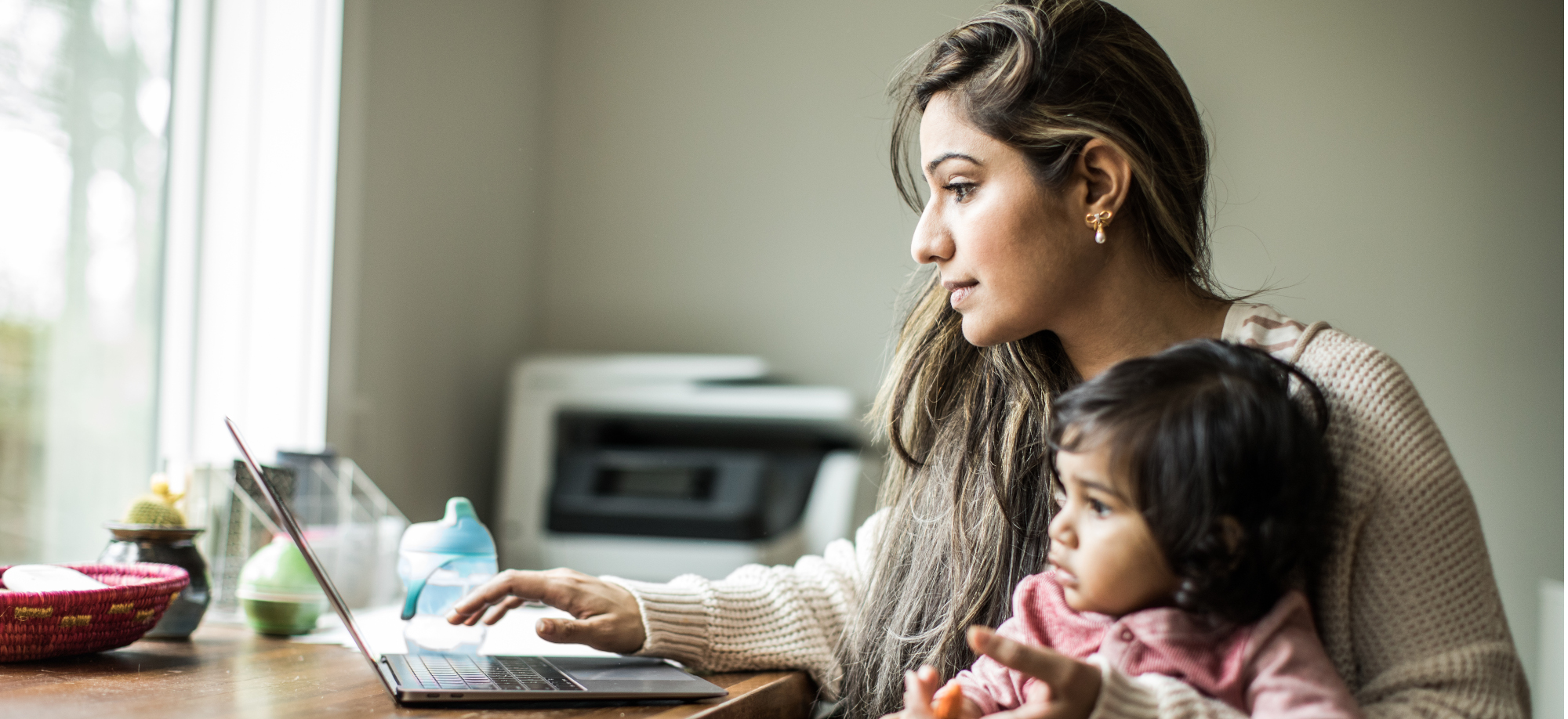 Mum and child looking at computer 